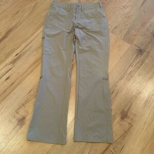 The North Face Womens Mapleton Tech Hiking Pants in Khaki Size 6